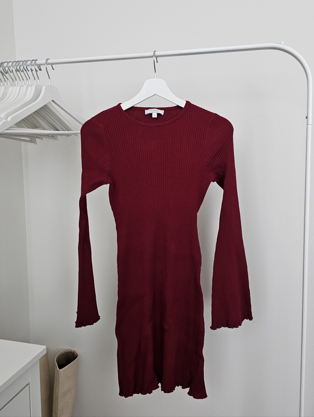 RIHOAS Long-Sleeve Ribbed Dress in Burgundy